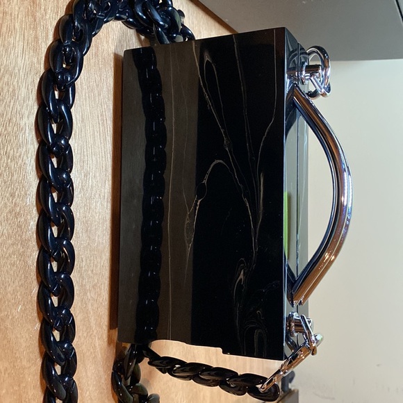 L'AFSHAR
Eugene black marble - Picture 3 of 4